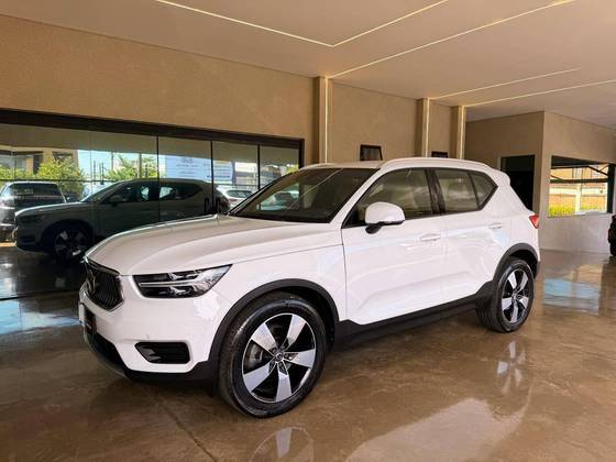 VOLVO XC40 2.0 T4 GASOLINA MOMENTUM GEARTRONIC VOLVO XC40 2.0 T4 GASOLINA MOMENTUM GEARTRONIC